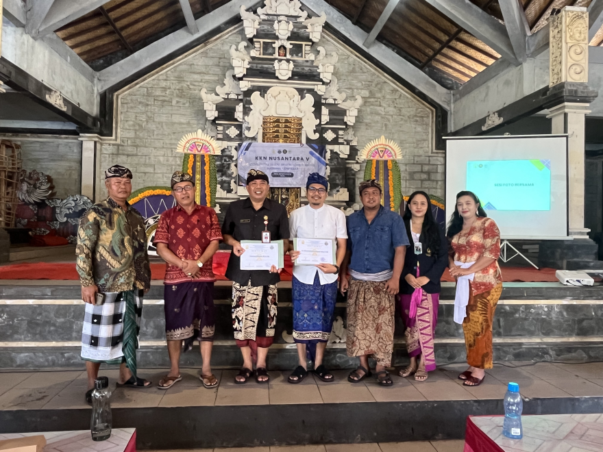 KKN UHN I Gusti Bagus Sugriwa Gelar Seminar Moderasi Beragama di Desa Abiantuwung